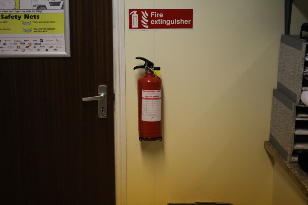 IMAGE: http://i1248.photobucket.com/albums/hh481/jaomul/Color%20cast%20examples/IMG_2575.jpg