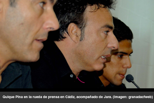 1FotoQuiquePinaenlaruedadeprensaenCdizacompaadodeJara.png