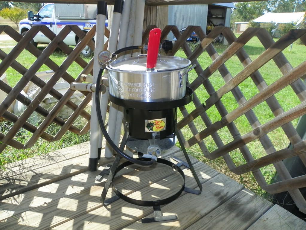 bass pro shops propane fryer(never used)& Tall guy size cot non