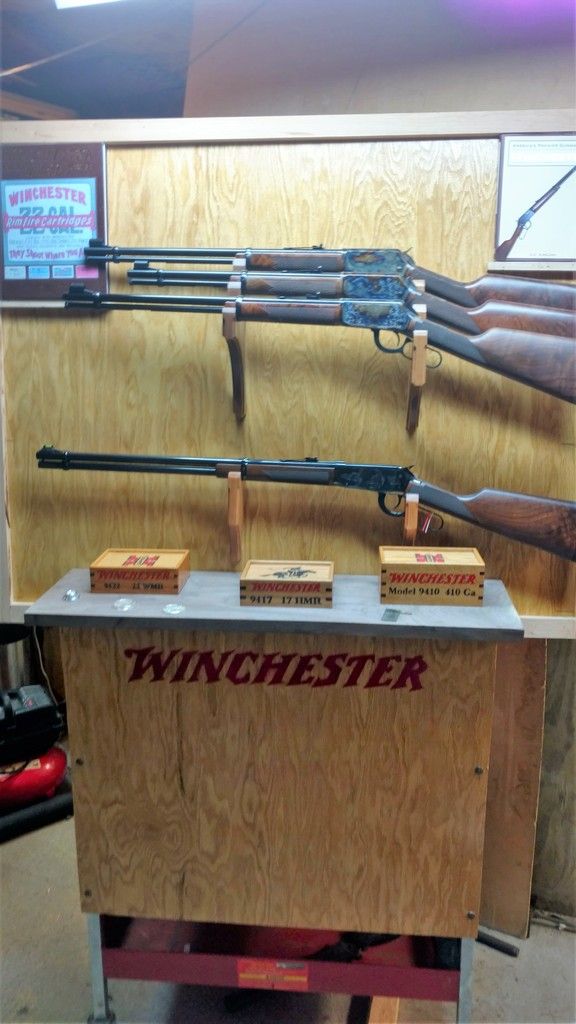 http://i1248.photobucket.com/albums/hh493/john_cantrell3/winchester%20display_zpsytj4cp6f.jpg
