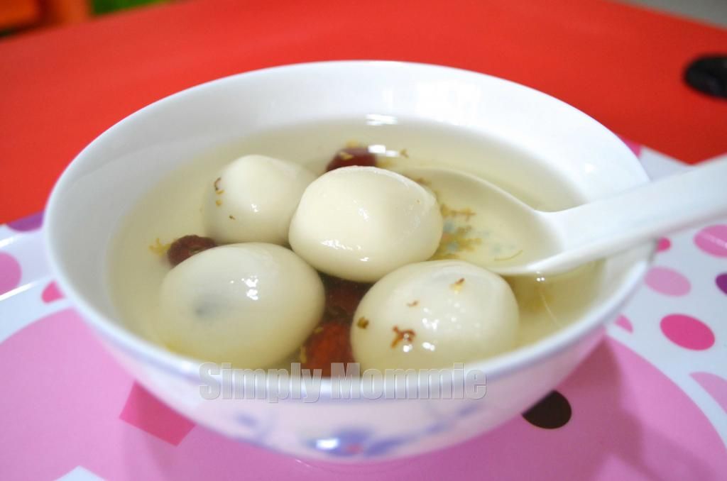 Glutinous rice balls in osmanthus red date soup