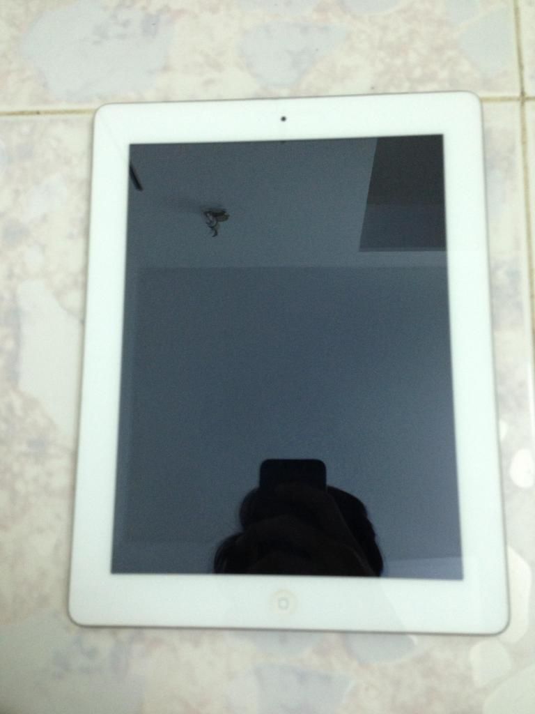 IPAD 2 16GB WIFI [ NO 3G ] trắng , like new 99% , máy bố xài chỉ để đọc báo - 1