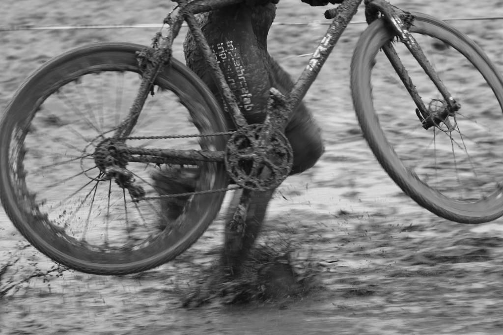 i1248.photobucket.com/albums/hh490/IanButlerPCM/not-summer-cyclo-cross.jpg